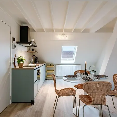 Huswell - Bright Duplex Close To The Sea Ostend