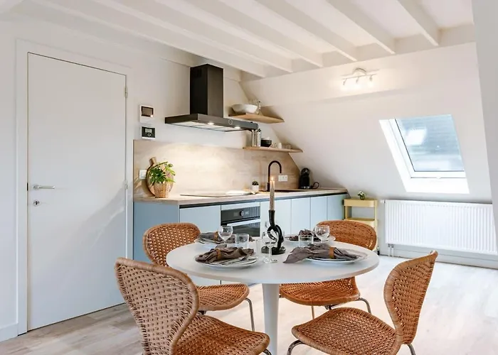 Huswell - Bright Duplex Close To The Sea