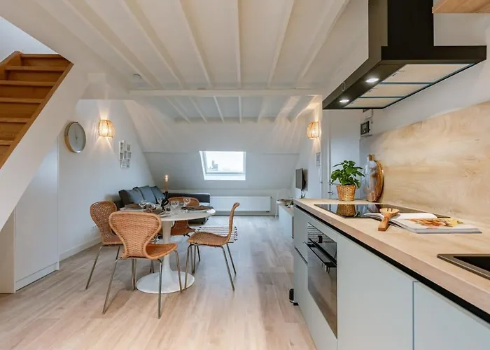 Huswell - Bright Duplex Close To The Sea * Остенде